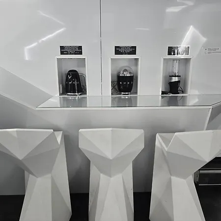 Optimi ホステル *